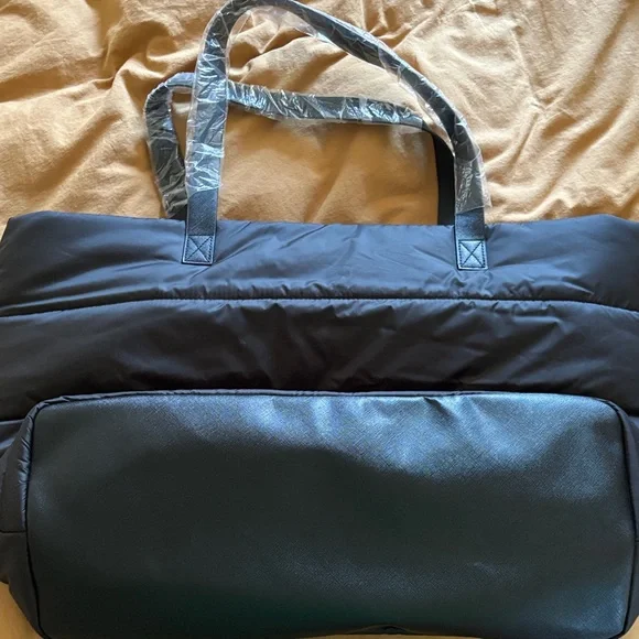 Rare Beauty black Puffy traveler Tote new - Picture 2 of 5